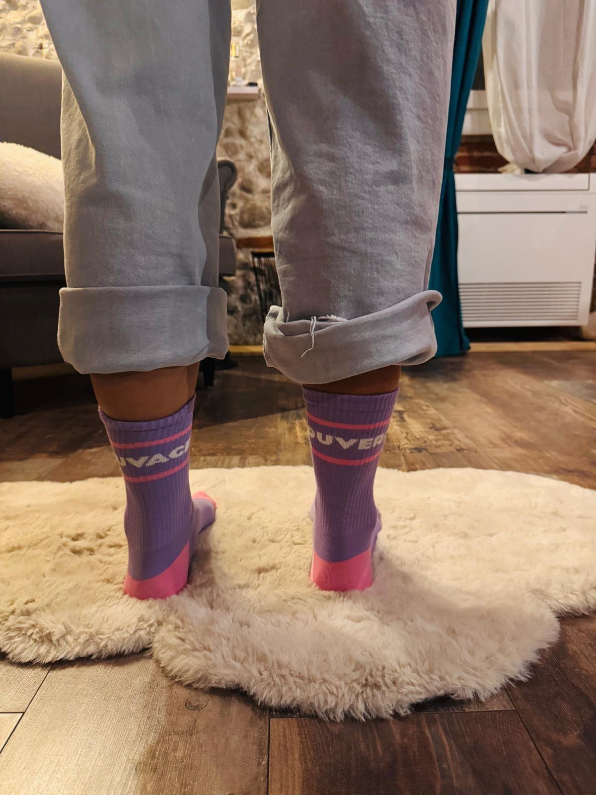Chaussettes Sauvage et Souveraine violettes/roses