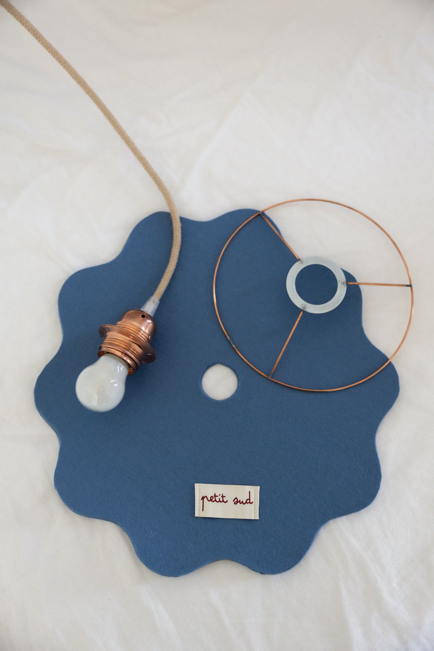 Suspension Wavy Bleu